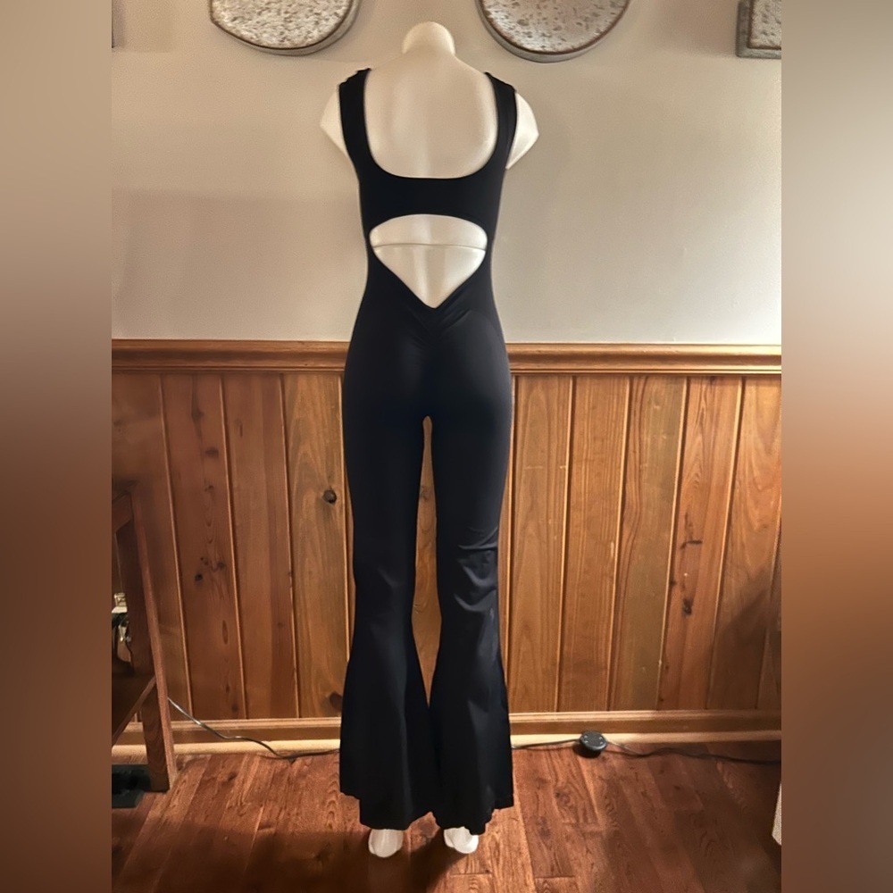 Cutout V back black sz L full length flared leg Jumpsuit, 1 piece Bodycon romper
